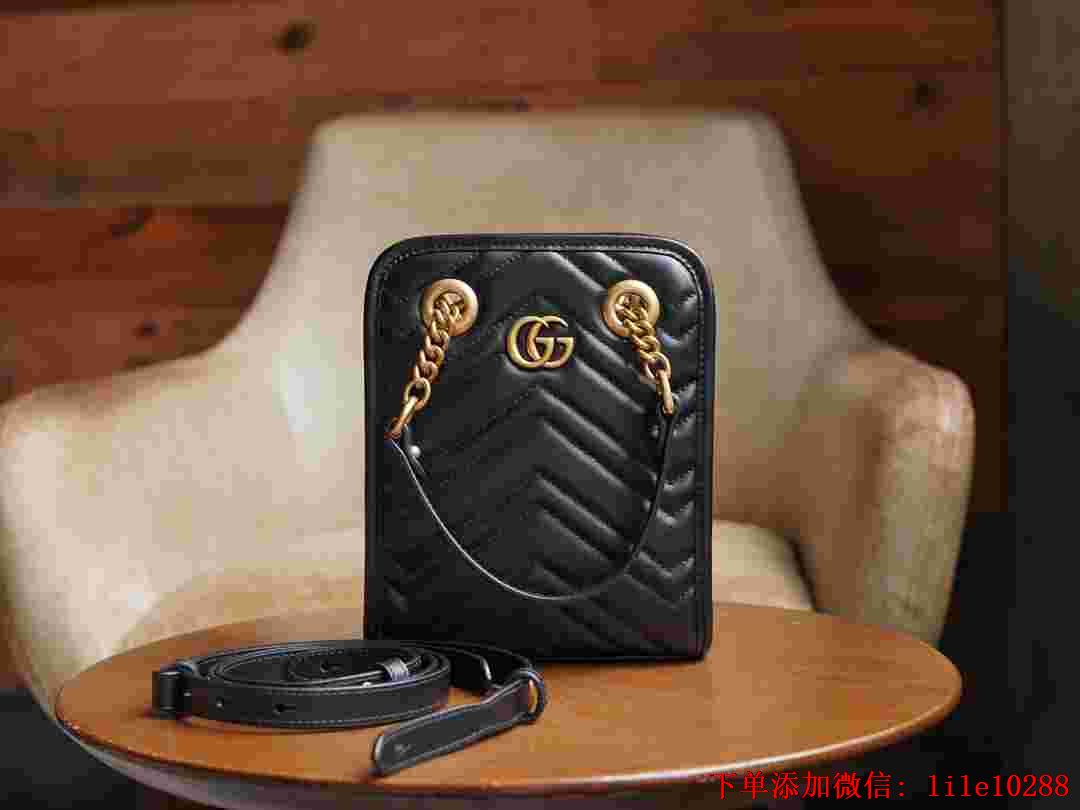 Gucci 696123 GG Marmont系列绗缝迷你手袋